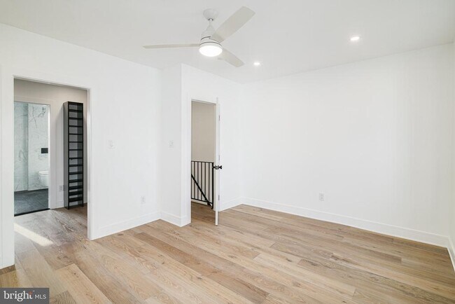 Building Photo - 2117 Clymer St
