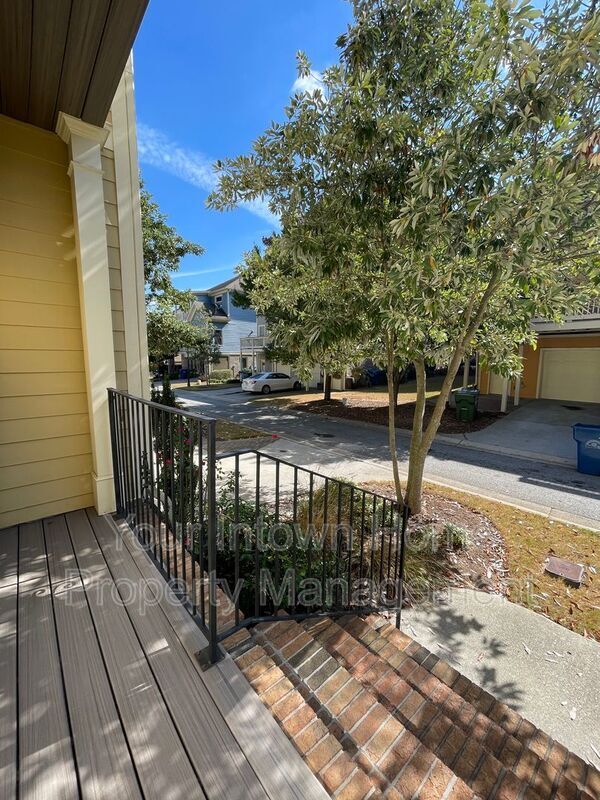 Foto del edificio - 652 Irwin St NE