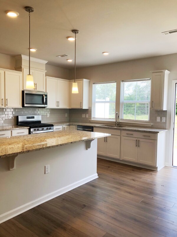 Building Photo - 825 Falls Grove Trl
