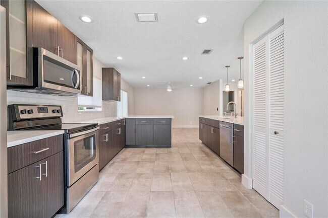 Foto del edificio - 7701 NW 61st Terrace