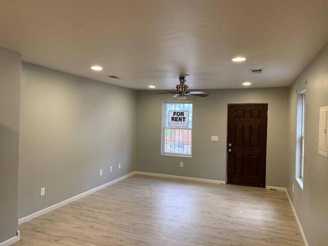 Building Photo - 508 Coal Ave SE