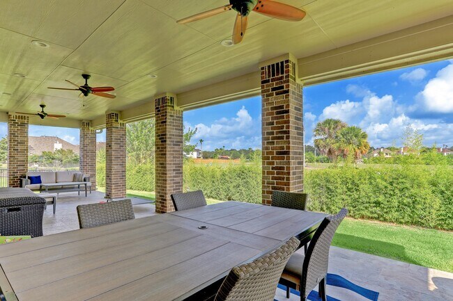 Foto del edificio - 303 Twin Timbers Ln