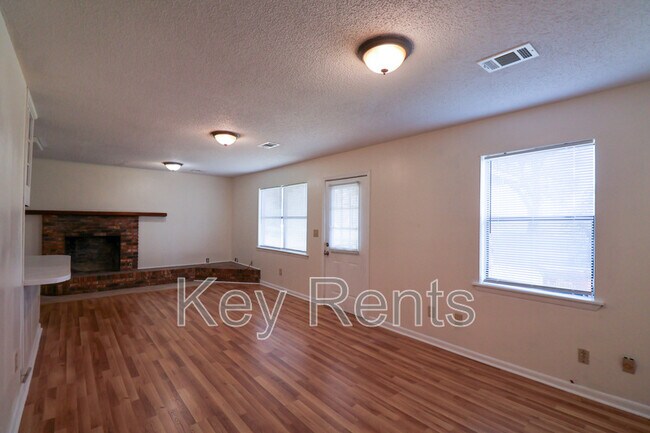 Foto del edificio - 4679 Bradley Dr