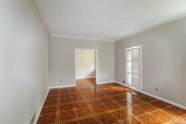 Foto del edificio - 4806 Castlewood Dr SW