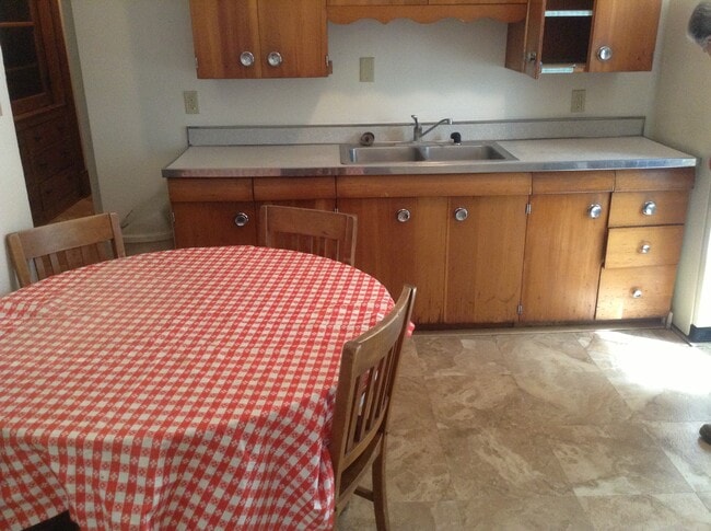 Kitchen - 904 Vine St