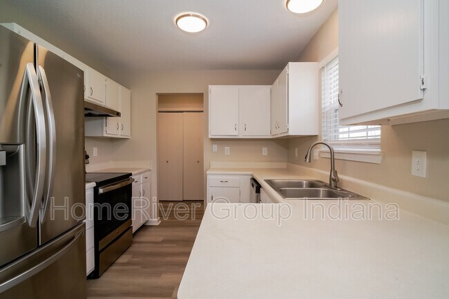 Foto del edificio - 6730 Townsend Way