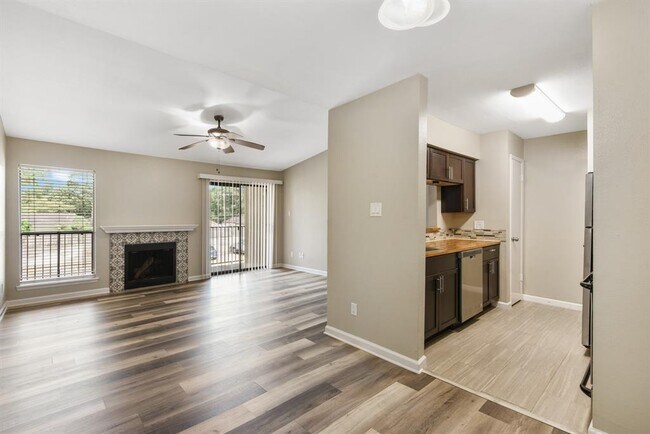 Building Photo - 3300 Pebblebrook Dr