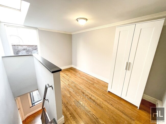 Building Photo - Mott Street