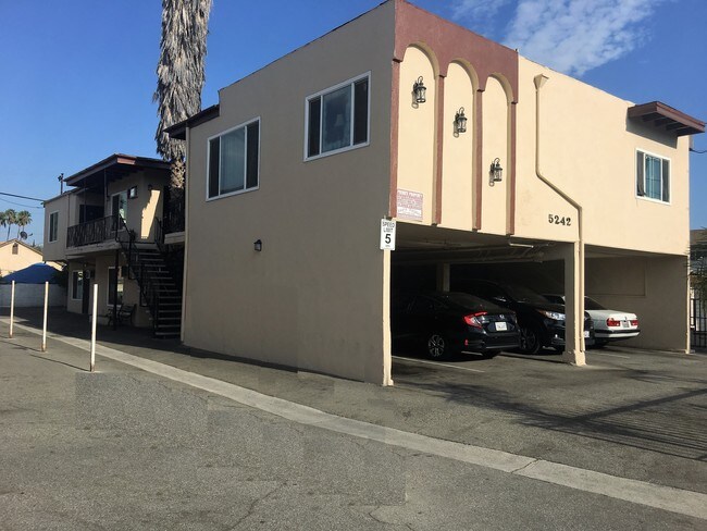Building Photo - 5242 Cahuenga Blvd