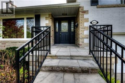 Building Photo - 207 Pinehurst Dr