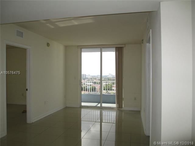 Building Photo - 420 SW 12th Ave