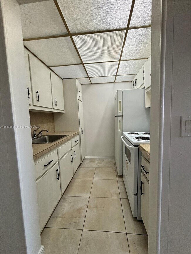 Foto del edificio - 230 SW 11th Ave