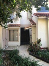 Building Photo - 1209 Country Club Dr