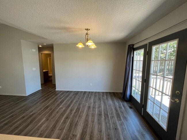 Building Photo - LEASE TAKEOVER: NO DEPOSIT NEEDED !!! Nice 3 Bedroom 2 Bathroom Single Family Home in Joplin MO!