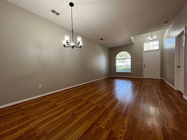 Building Photo - Beautiful 4/2 home in Apopka ~ Fenced In Y...