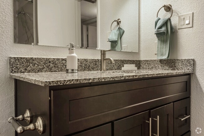 Bathroom - Kingwood Lakes