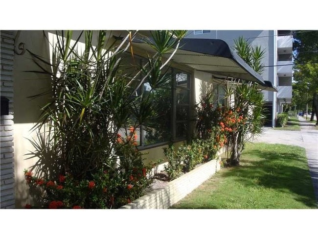 Building Photo - 1201 S 19th Ave