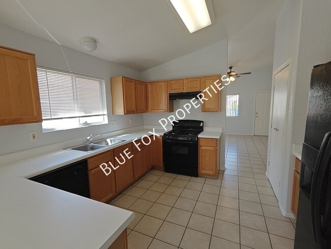 Building Photo - 7960 S Lennox Ln