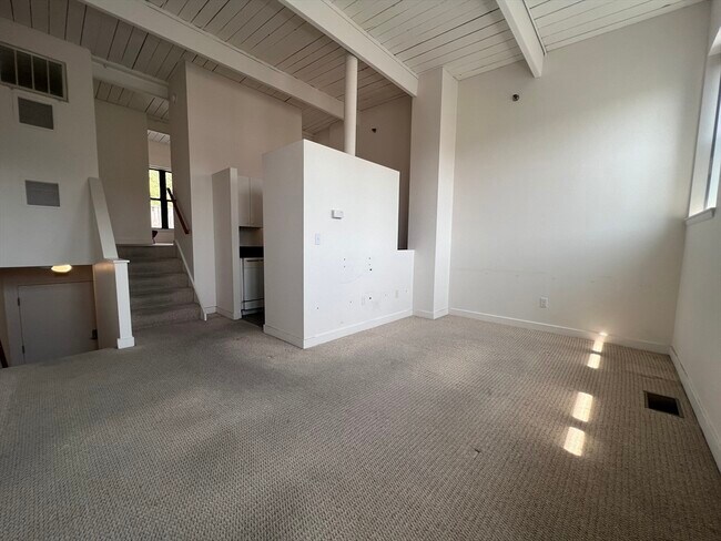 Building Photo - 71 Fulkerson St