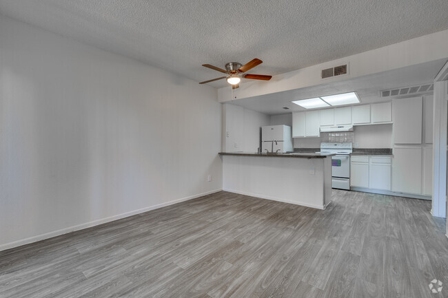 1BR, 1BA - 636SF - Living Room - Solano Park Apartments