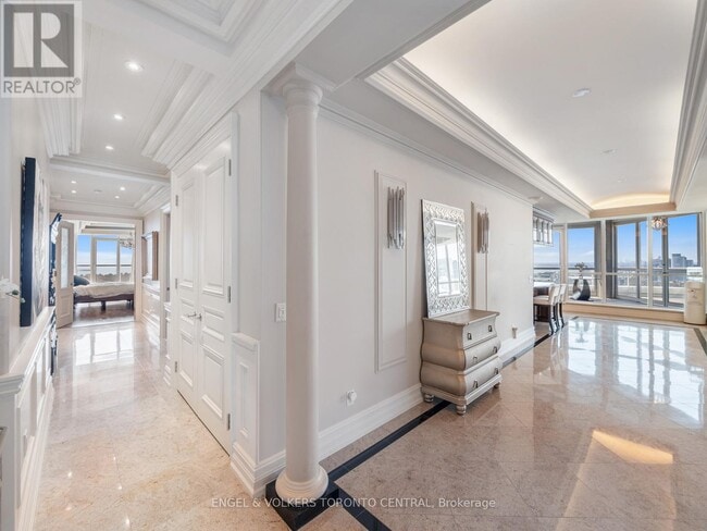 Building Photo - 208 Queens Quay W