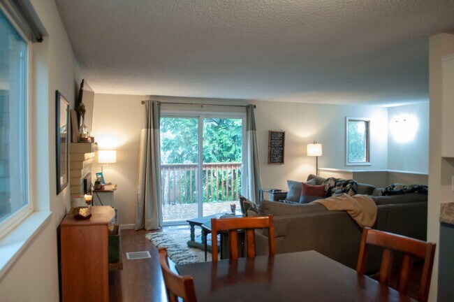 Foto del edificio - Darling Poulsbo 3 bedroom available now