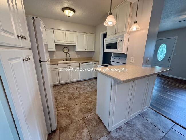 Building Photo - Cozy 3 Bedroom Home in Blue Springs