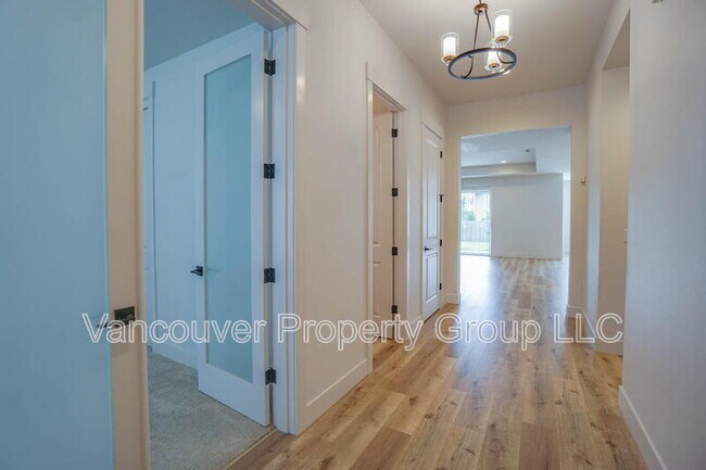 Building Photo - 15103 NE 98th Cir