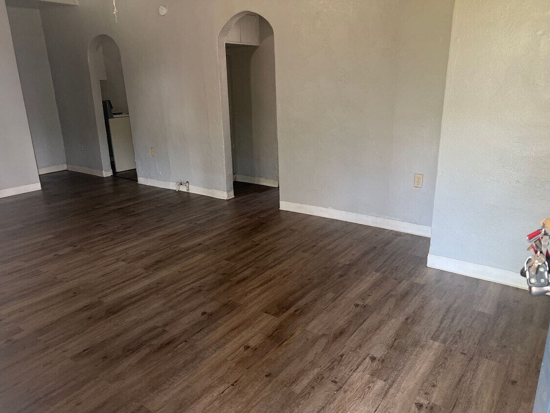 Foto principal - 904 N Grand Ave