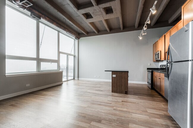 Building Photo - 4131 W Belmont Ave