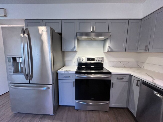 Foto del edificio - Spacious 3bdrm townhouse with yard & washe...