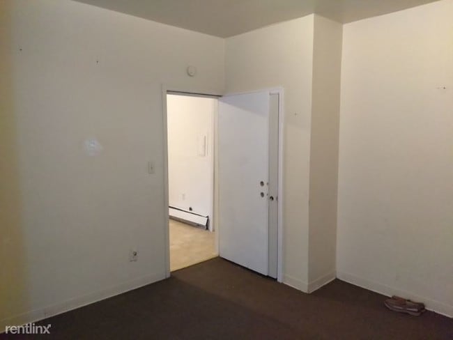 Building Photo - 1 br, 1 bath Apartment - 740 E 4th St