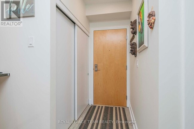 Photo du bâtiment - 390 Booth St