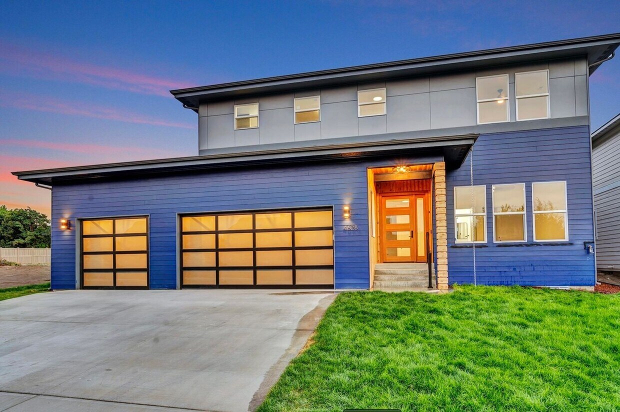 Primary Photo - Waiving Application Fee! Gorgeous Modern 2...