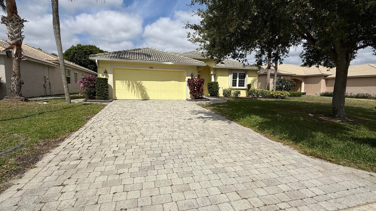 Foto principal - 595 Waverly Cir