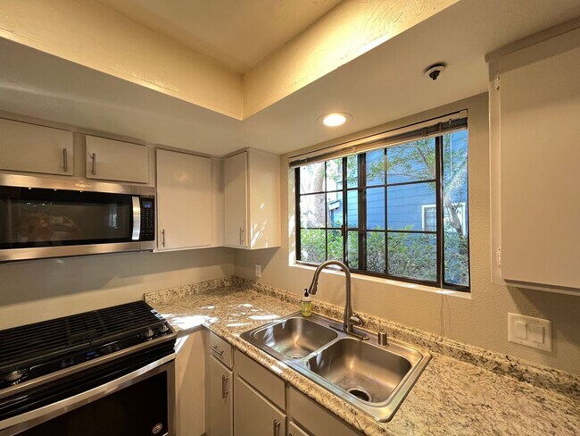 Foto del edificio - Woodbridge Condos! Near Meadow Park - Near...