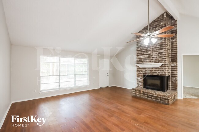 Building Photo - 13323 Oak Ledge Dr