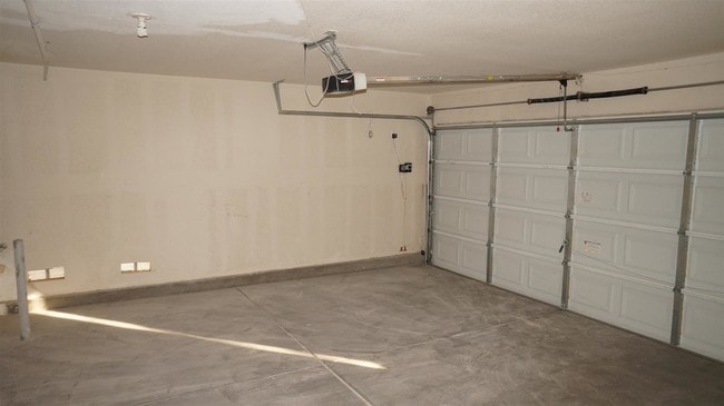 Building Photo - 406 Dune Ridge Ave