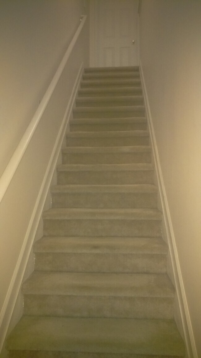 2DO DORMITORIO UBICADO EN LA PARTE SUPERIOR DE LAS ESCALERAS - 325 parc river blvd