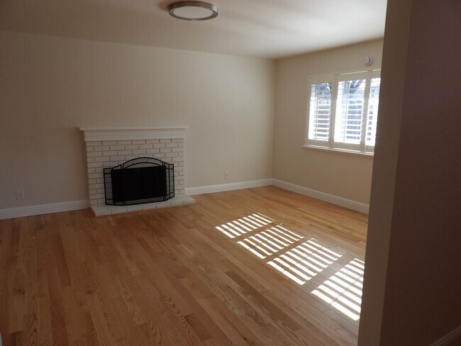 Foto del edificio - 1327 Essex Way