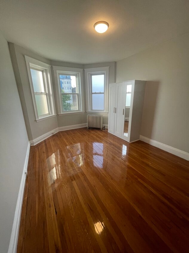 Primary Photo - 131 Summer St