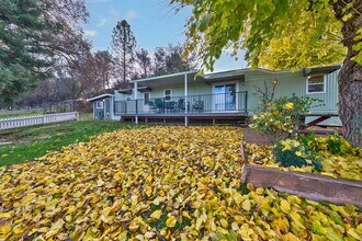 Building Photo - 4595 Red Bud Ln