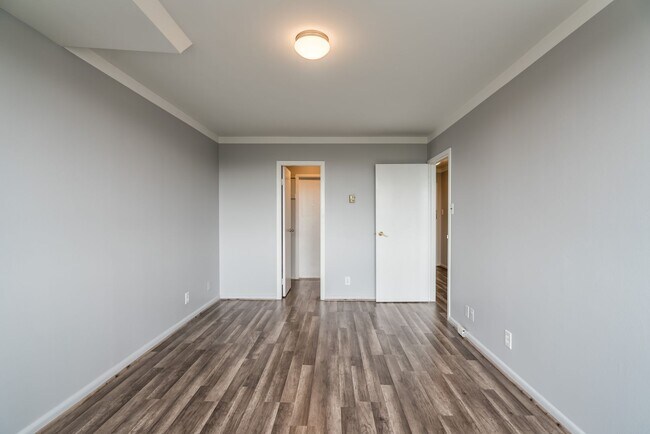 Foto del edificio - Stunning 1 Bed 1 Bath Condo In Popular High-Rise Fountains Building - Utilities Included