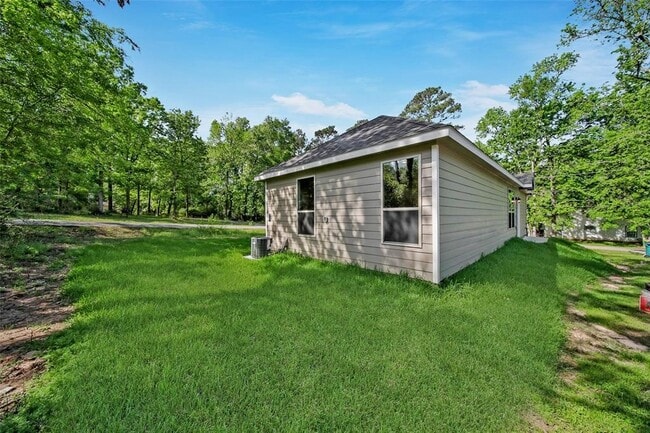 Building Photo - 1307 St Lawrence River Rd