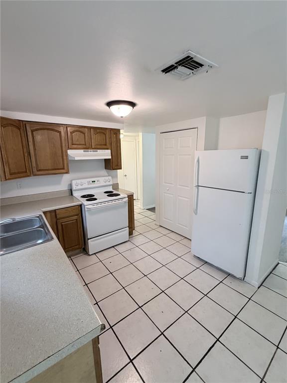 Building Photo - 21377 Campbell Dr