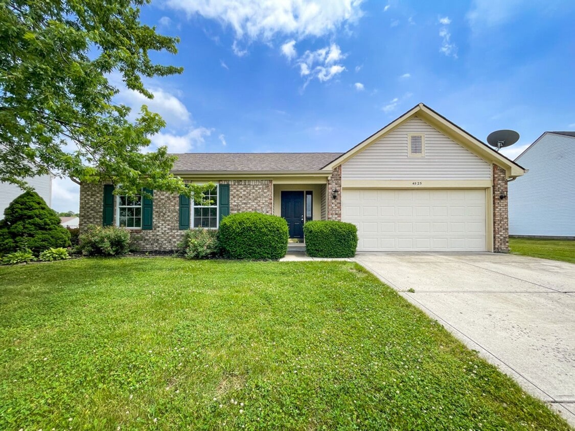Primary Photo - 4525 Golden Hinde Way