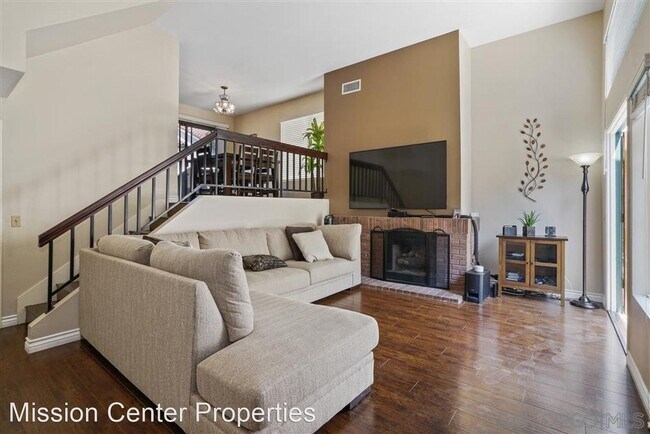 Building Photo - 2 br, 2.5 bath House - 1427 Summit Dr