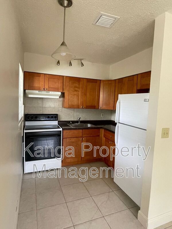 Foto del edificio - 220 SW 8th St