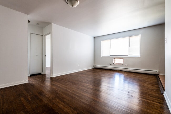 Building Photo - 8352 S Ellis Ave