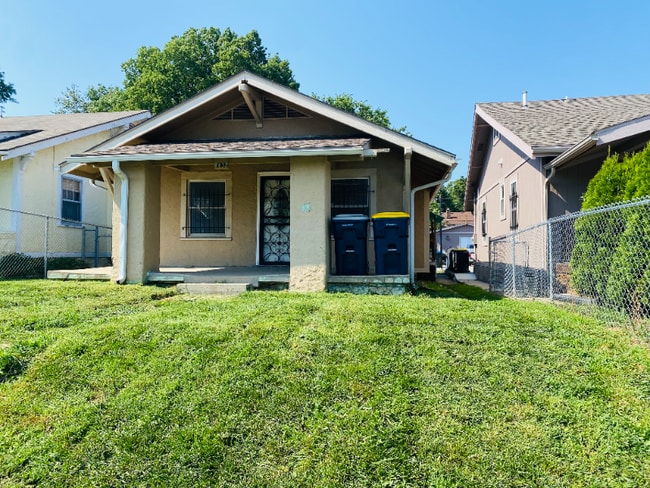 Building Photo - 2632 E 9th St